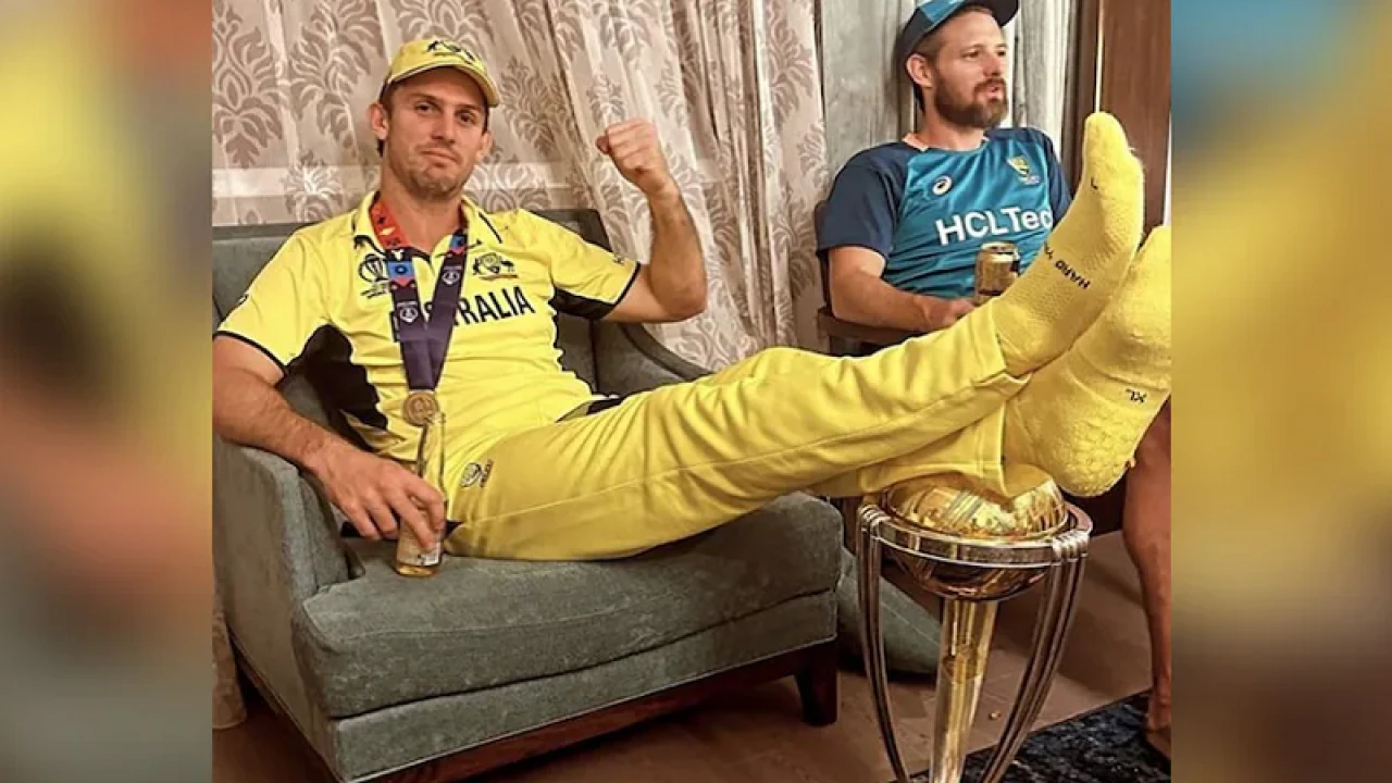 ট্রফির ওপর পা তোলা নিয়ে অবশেষে মুখ খুললেন মার্শ