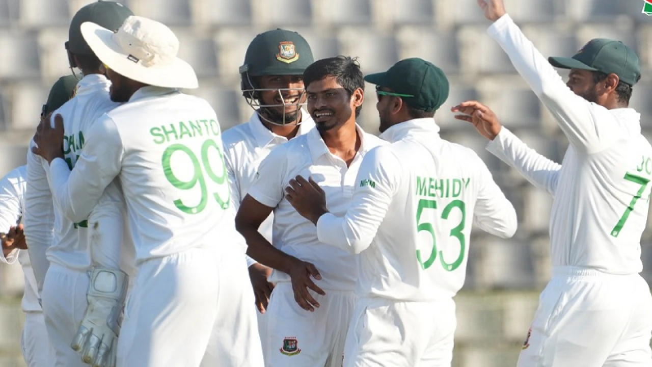 ইতিহাস গড়তে শেষ দিনে বাংলাদেশের প্রয়োজন ৩ উইকেট