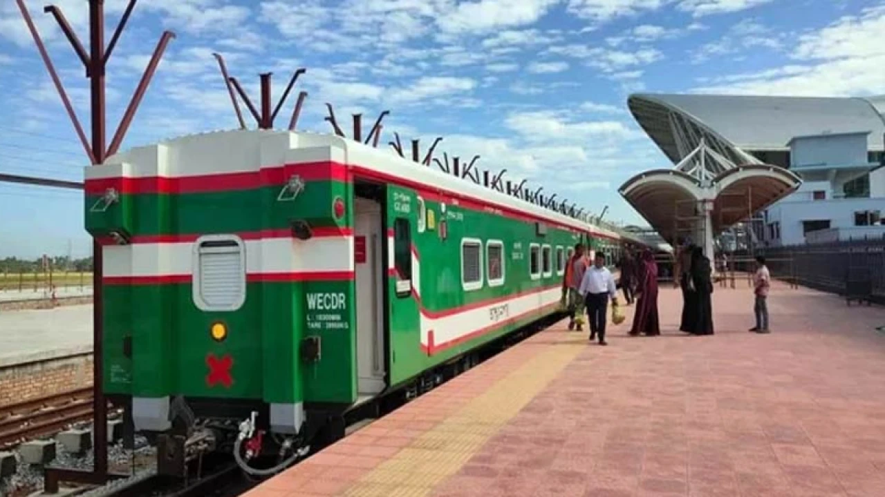 যাত্রী নিয়ে প্রথমবার পর্যটন নগরীতে ‘কক্সবাজার এক্সপ্রেস’