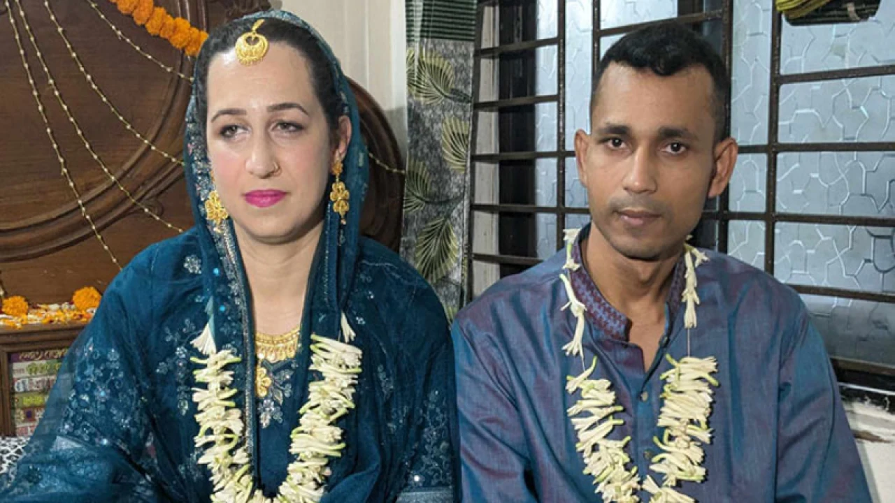 প্রেমের টানে এবার সাভারে সাইপ্রাসের তরুণী