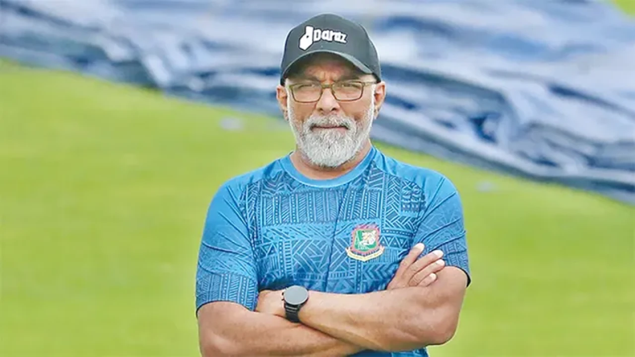 নাসুমকে চড় মারার প্রশ্নে রেগে গেলেন হাথুরু