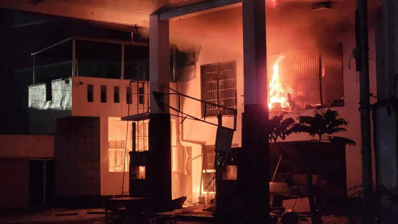 মহাখালীতে ফিলিং স্টেশনে আগুন