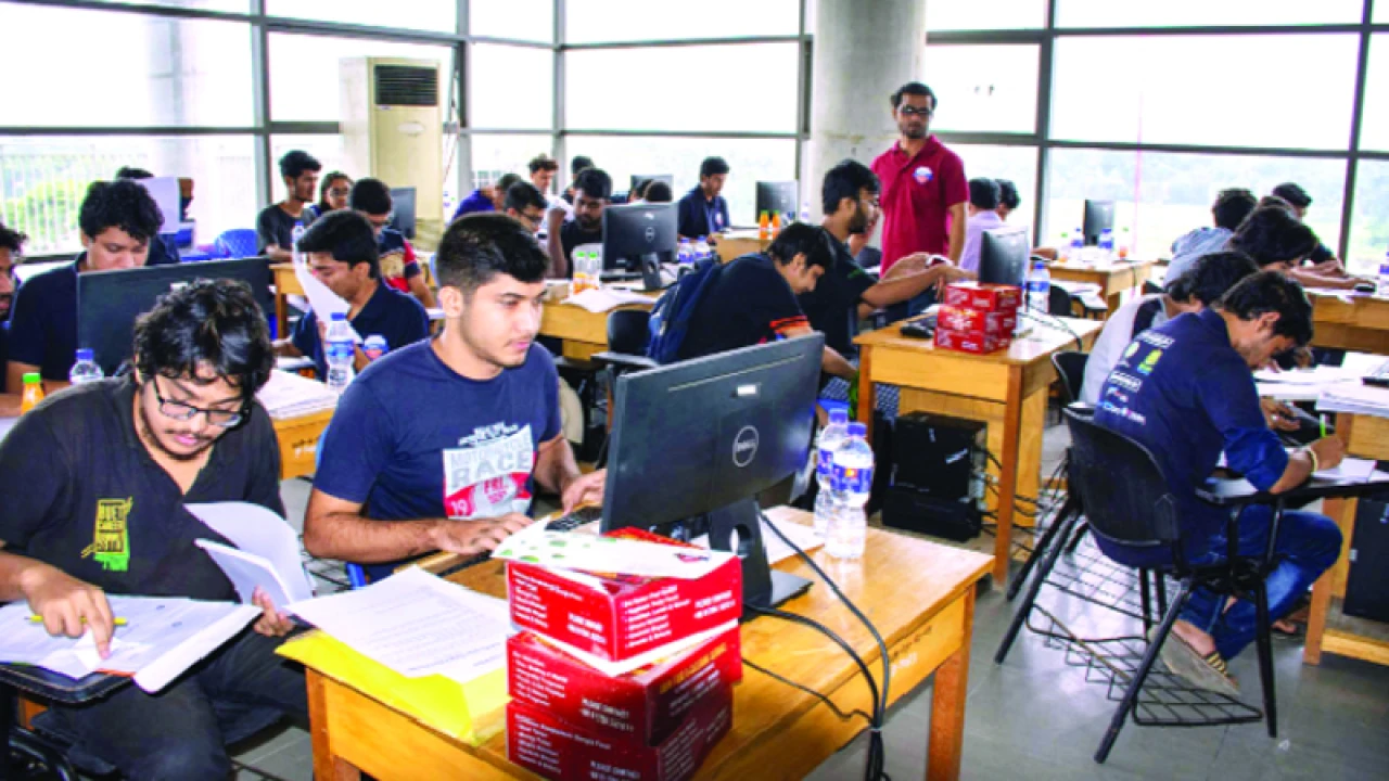 বেসরকারি বিশ্ববিদ্যালয়ে সিএসই নিয়ে পড়াশোনা