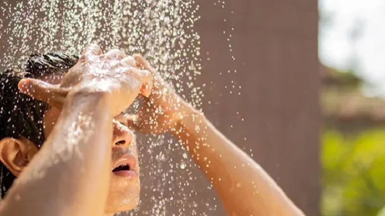 শীতে ঠাণ্ডা না গরম, কোন পানিতে গোসল করবেন?