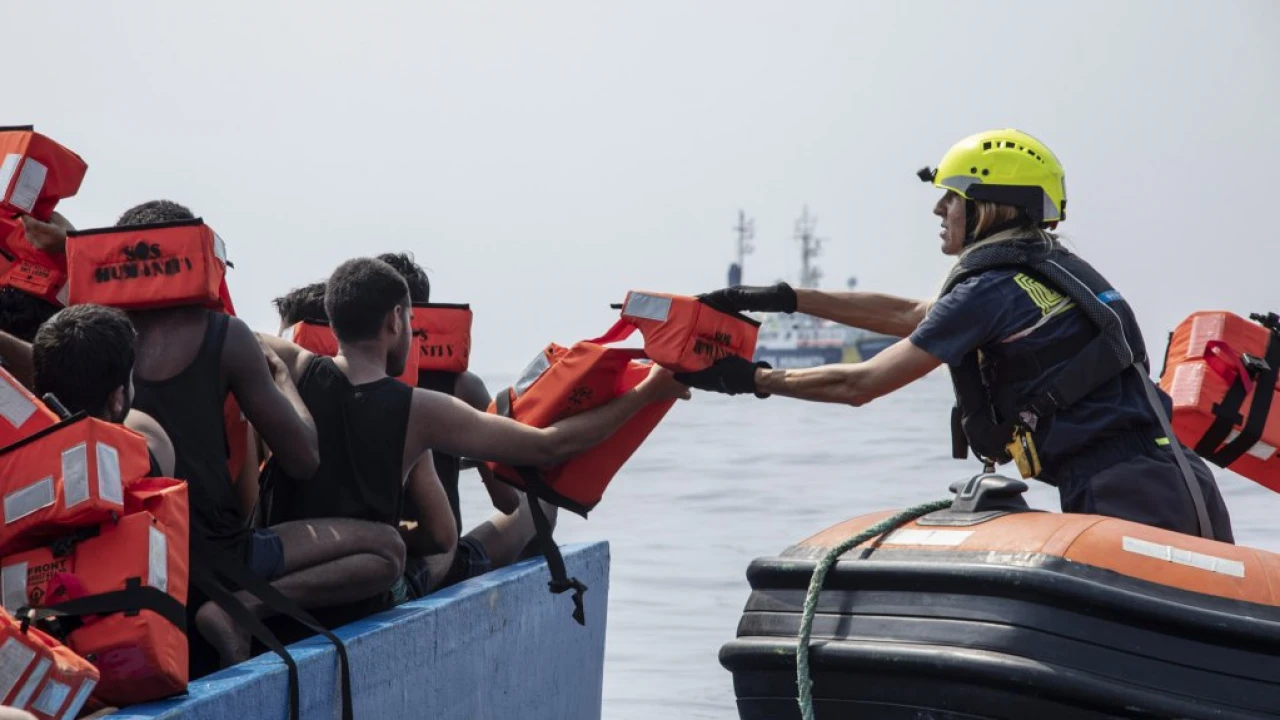 সাগরপথে ইতালিতে ১২ হাজারের বেশি বাংলাদেশি