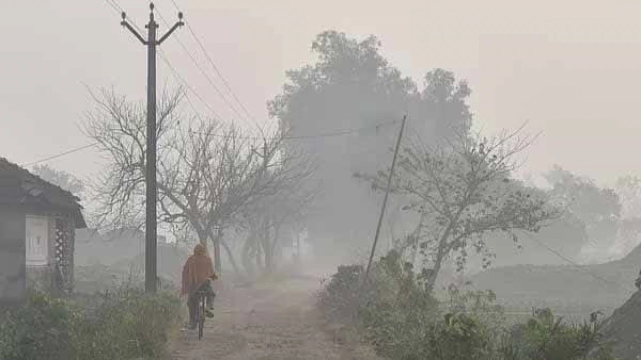উত্তরাঞ্চলে শীতের দাপট, বিপাকে শ্রমজীবী মানুষ
