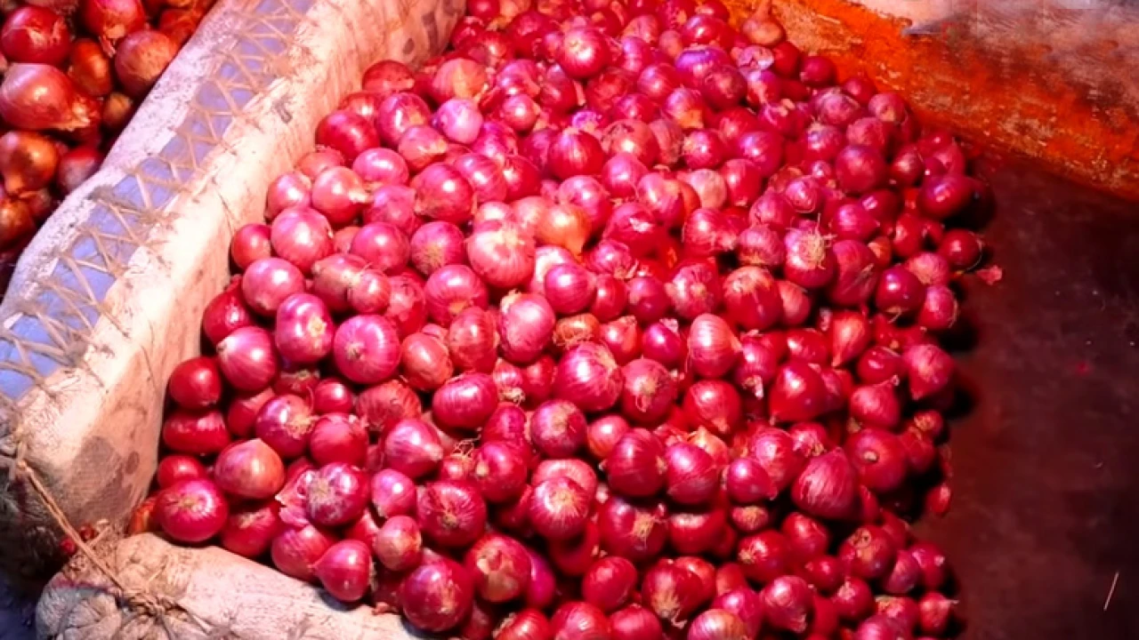 পেঁয়াজ ব্যবসায়ীদের ‘মাথায় হাত’