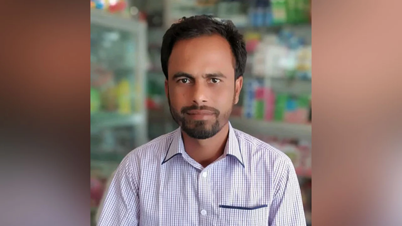 মাইকে ঘোষণা দিয়ে স্ত্রীকে তালাক দিলেন আওয়ামী লীগ নেতা!