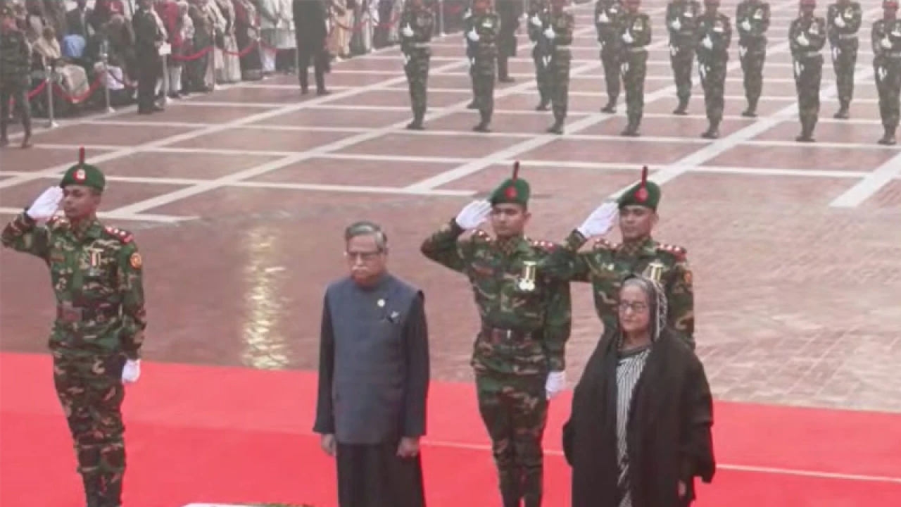 শহীদ বুদ্ধিজীবী স্মৃতিসৌধে রাষ্ট্রপতি ও প্রধানমন্ত্রীর শ্রদ্ধা