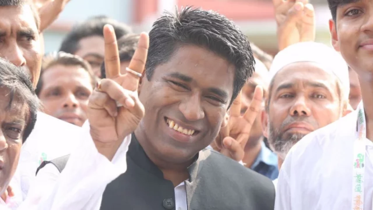 হাইকোর্টে প্রার্থিতা ফিরে পেয়ে ভোটের মাঠে সাদিক আব্দুল্লাহ (ভিডিও)