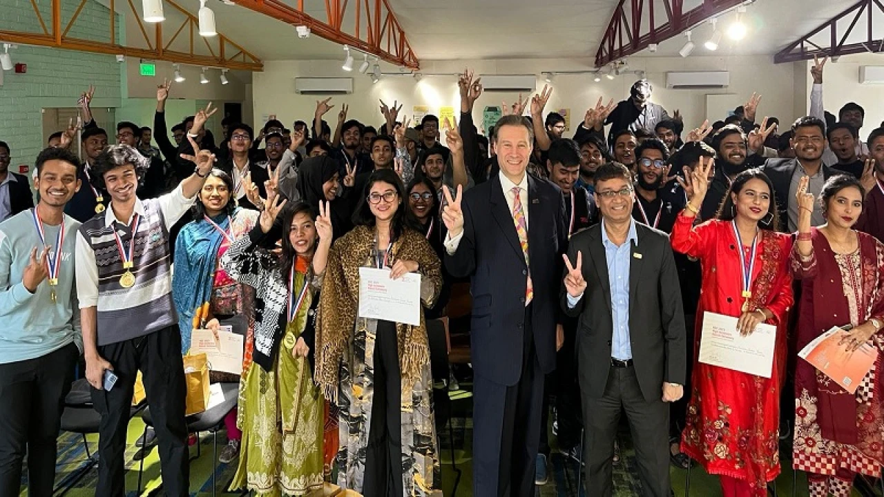 এইচএসসি পরীক্ষায় সেরা অর্জনকারীদের সম্মাননা জানাল ইউসিবি