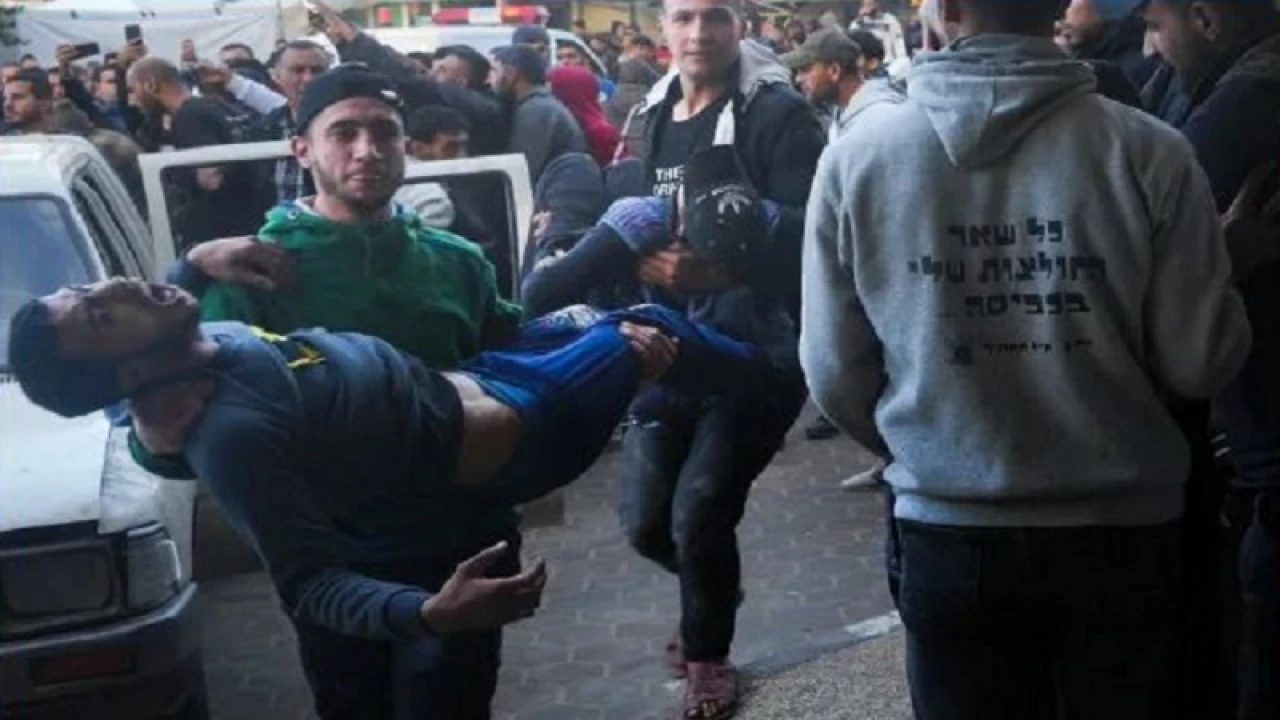 গাজার শরণার্থী শিবিরে ইসরায়েলি হামলা, নিহত ৭০