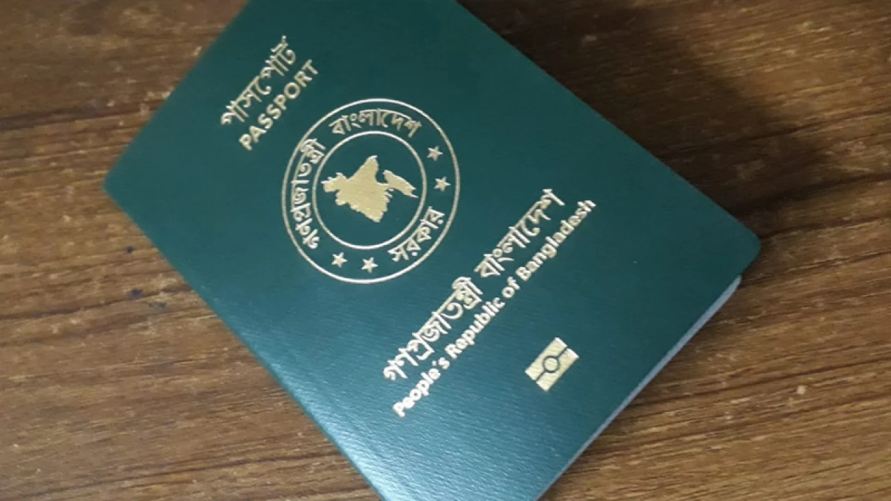 কর্মকর্তাদের অপেক্ষায় আটকে আছে সেবা