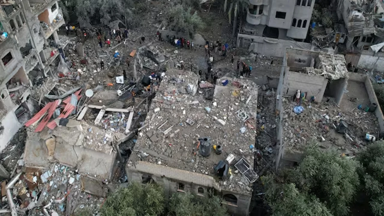 ২৪ ঘণ্টায় গাজায় ইসরায়েলি হামলায় নিহত ২৪১