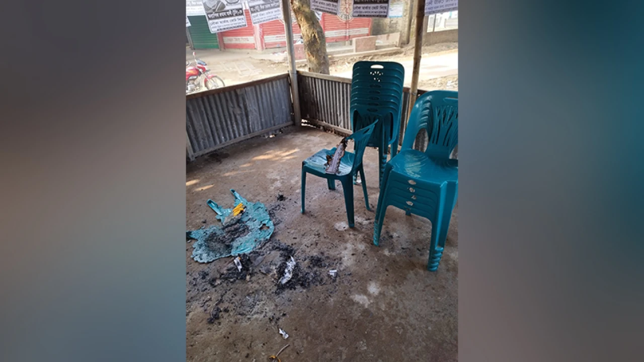 গাজীপুরে নৌকা প্রতীকের নির্বাচনী ক্যাম্পে আগুন