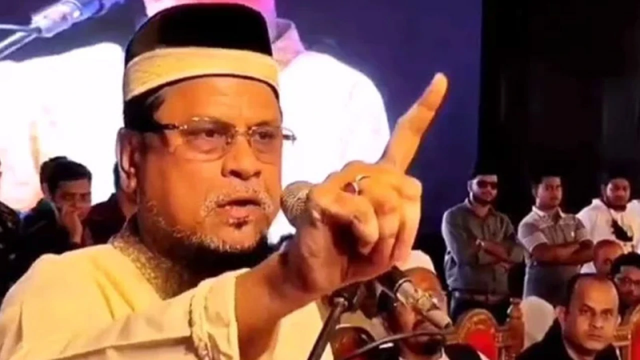 গানম্যান চেয়ে আবেদন করলেন নৌকার প্রার্থী