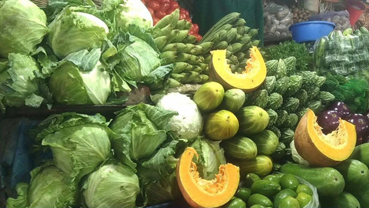 ভরা মৌসুমেও শীতকালীন সবজির দাম চড়া