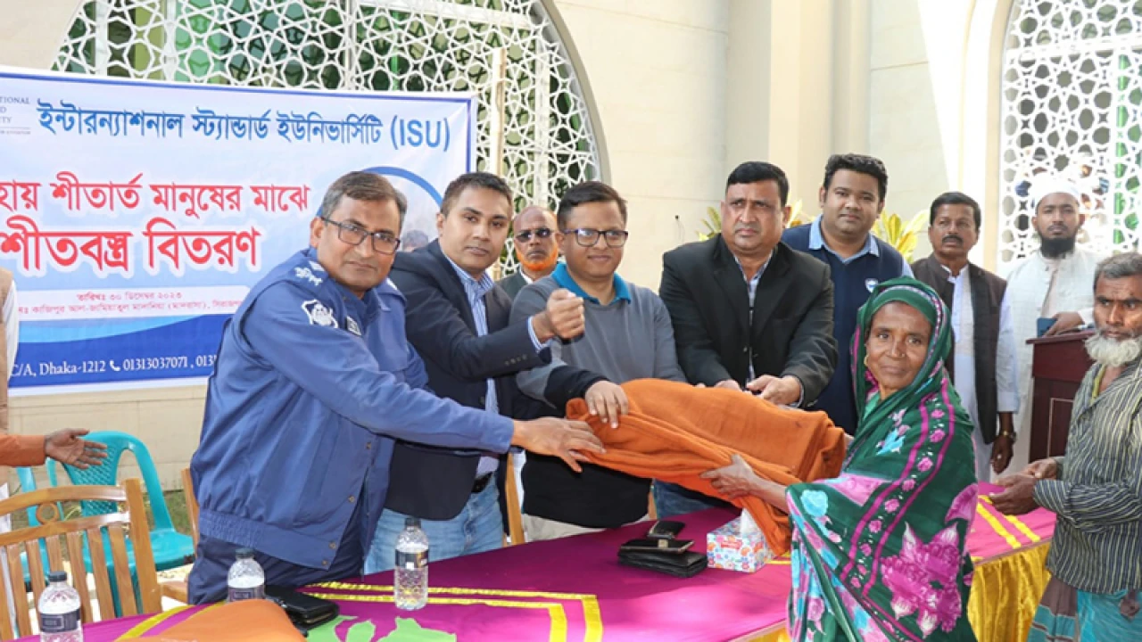 ইন্টারন্যাশনাল স্ট্যান্ডার্ড ইউনিভার্সিটির উদ্যোগে শীতবস্ত্র বিতরণ