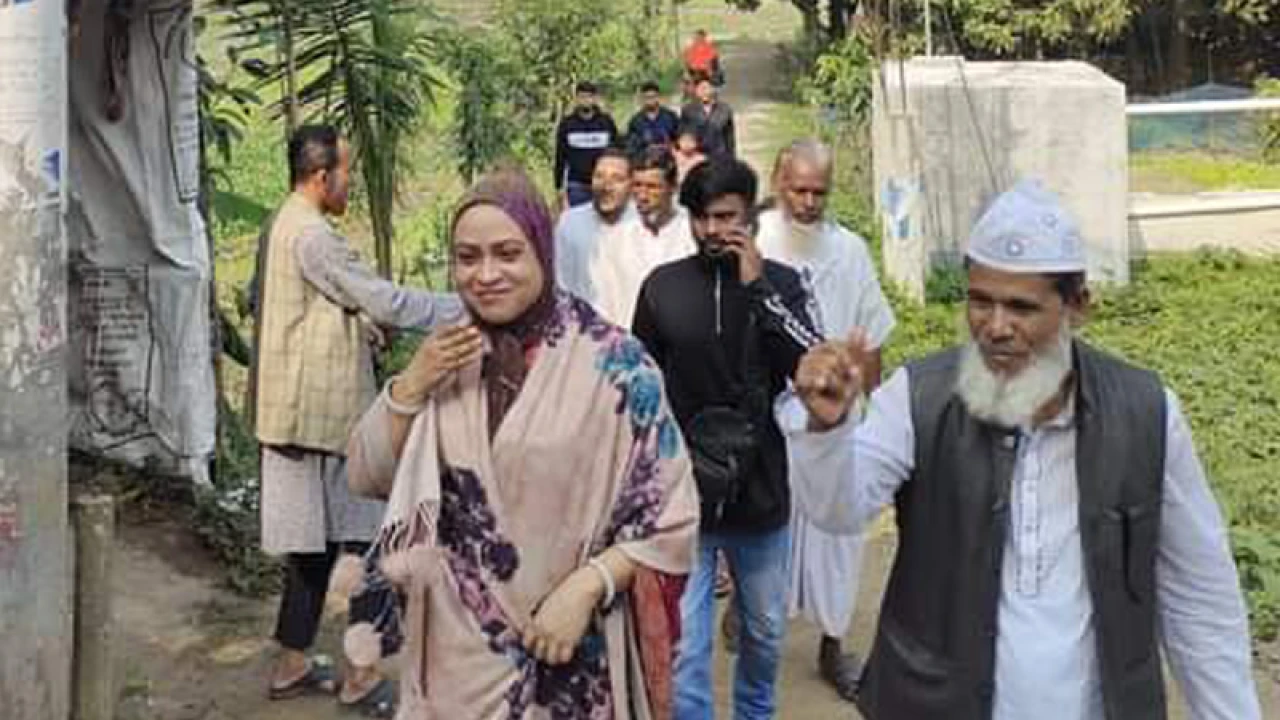 জয়-পরাজয় যাই হোক মানুষের পাশে থাকব: উর্মি