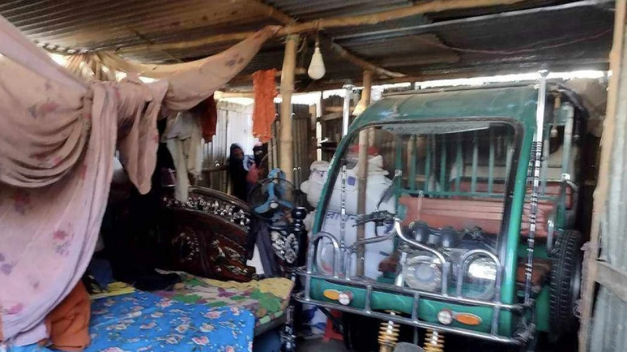 বিদ্যুৎস্পৃষ্টে একই পরিবারের চারজনের মৃত্যু