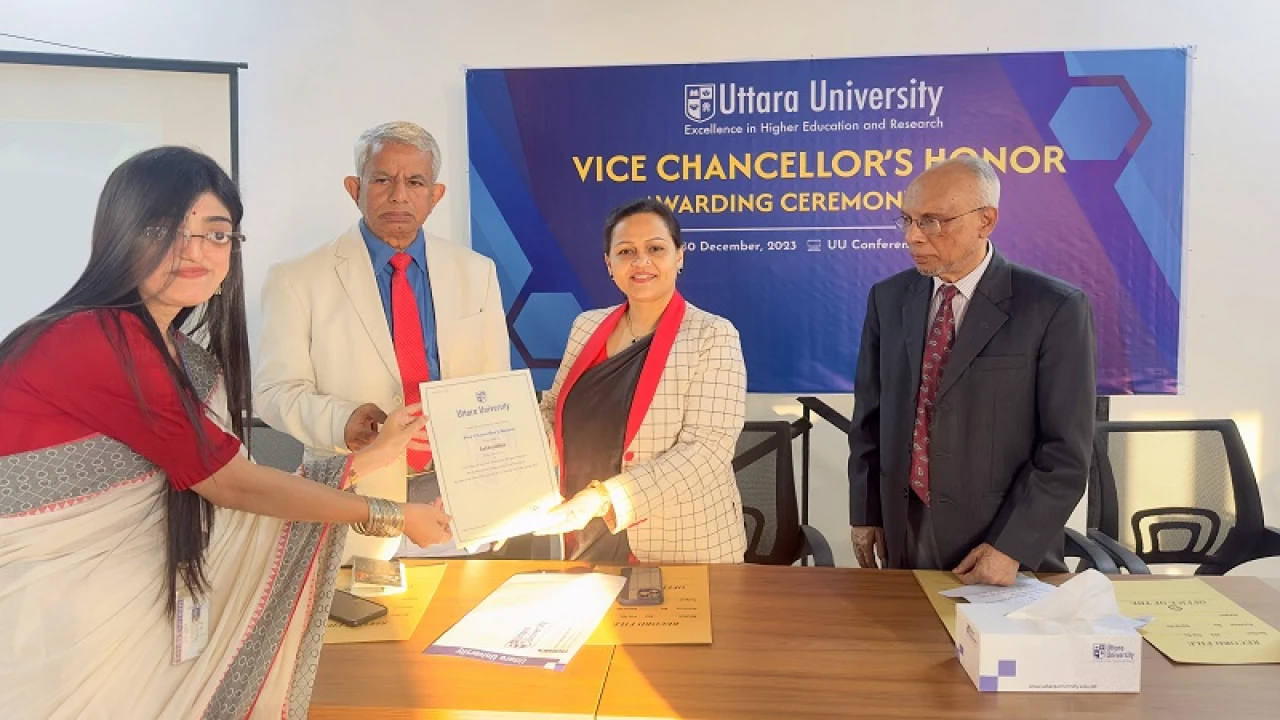 উত্তরা ইউনিভার্সিটির ১২ শিক্ষার্থী পেলেন ভাইস চ্যান্সেলর'স অনার