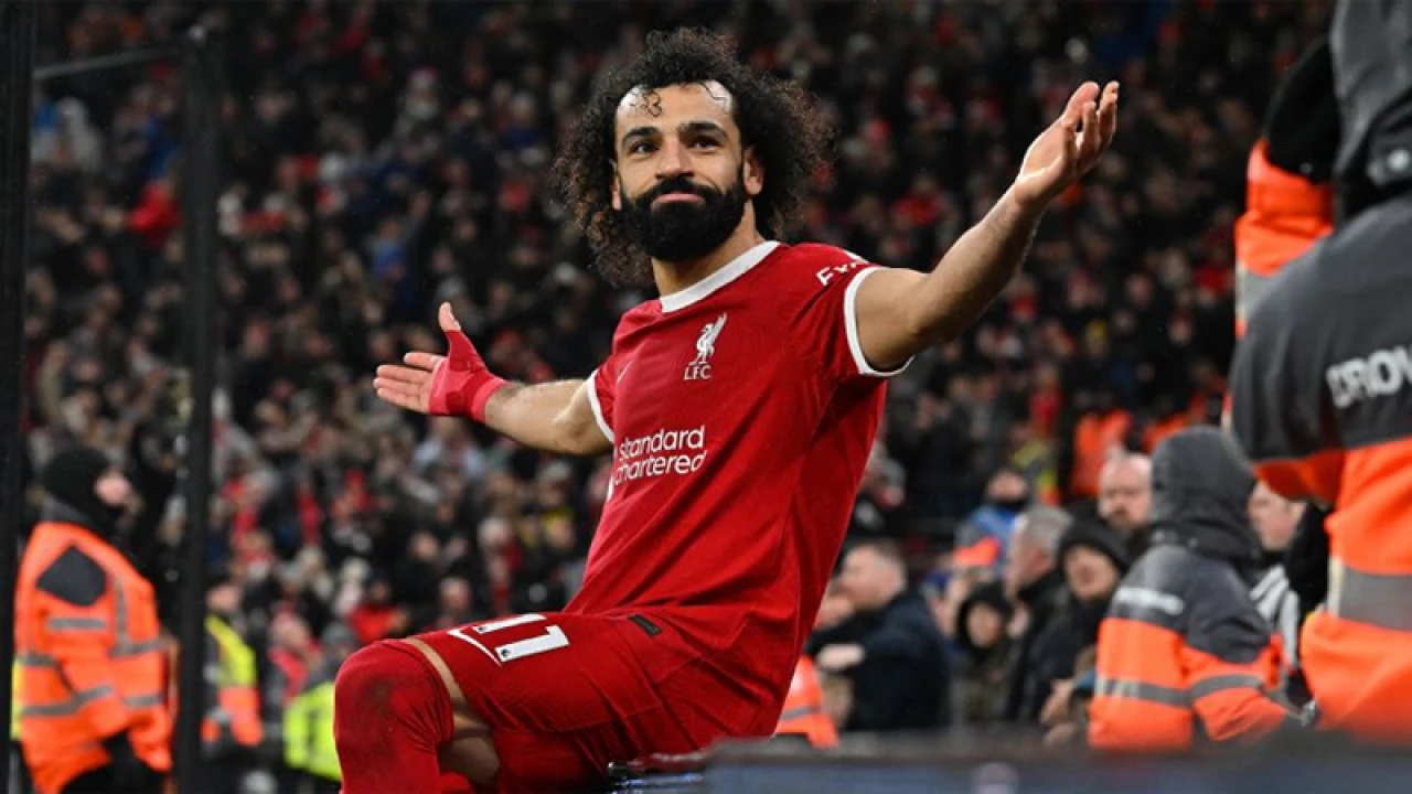 জোড়া গোল করে লিভারপুলের জয়ের নায়ক সালাহ