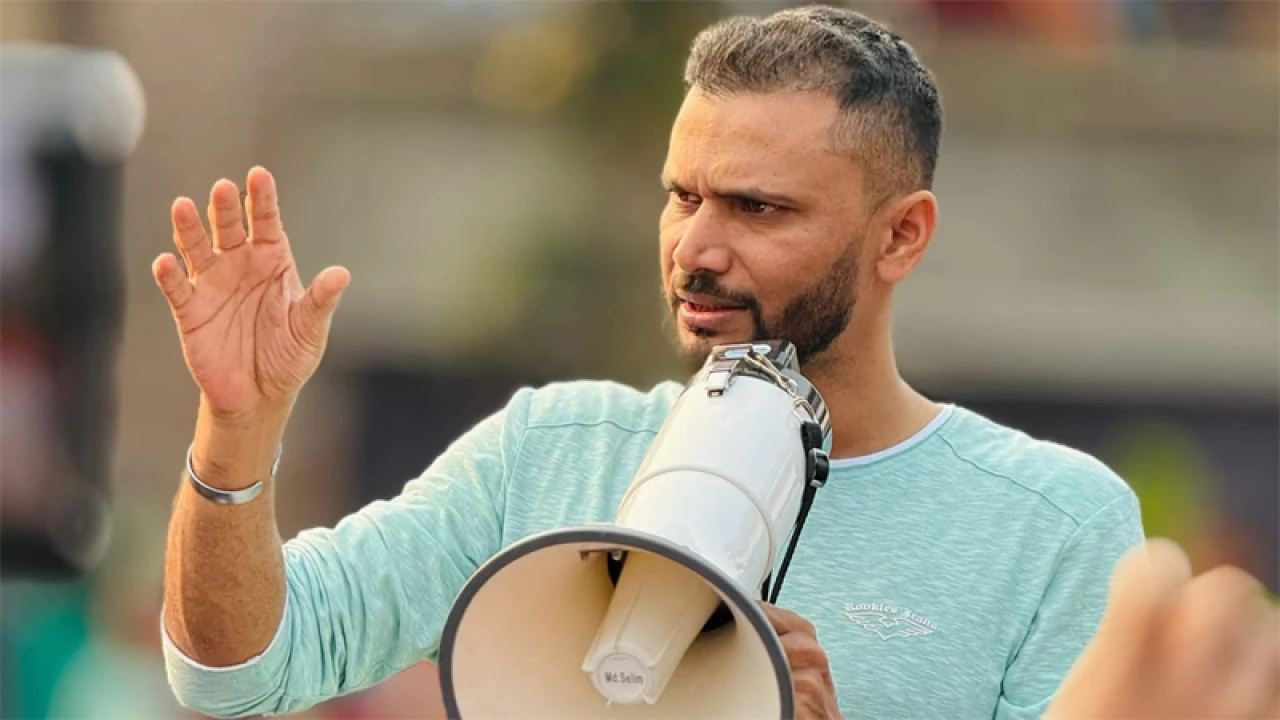 ‘মনে রেখ কেবল একজন ছিল, যে ভালোবাসত শুধুই তোমাদের’