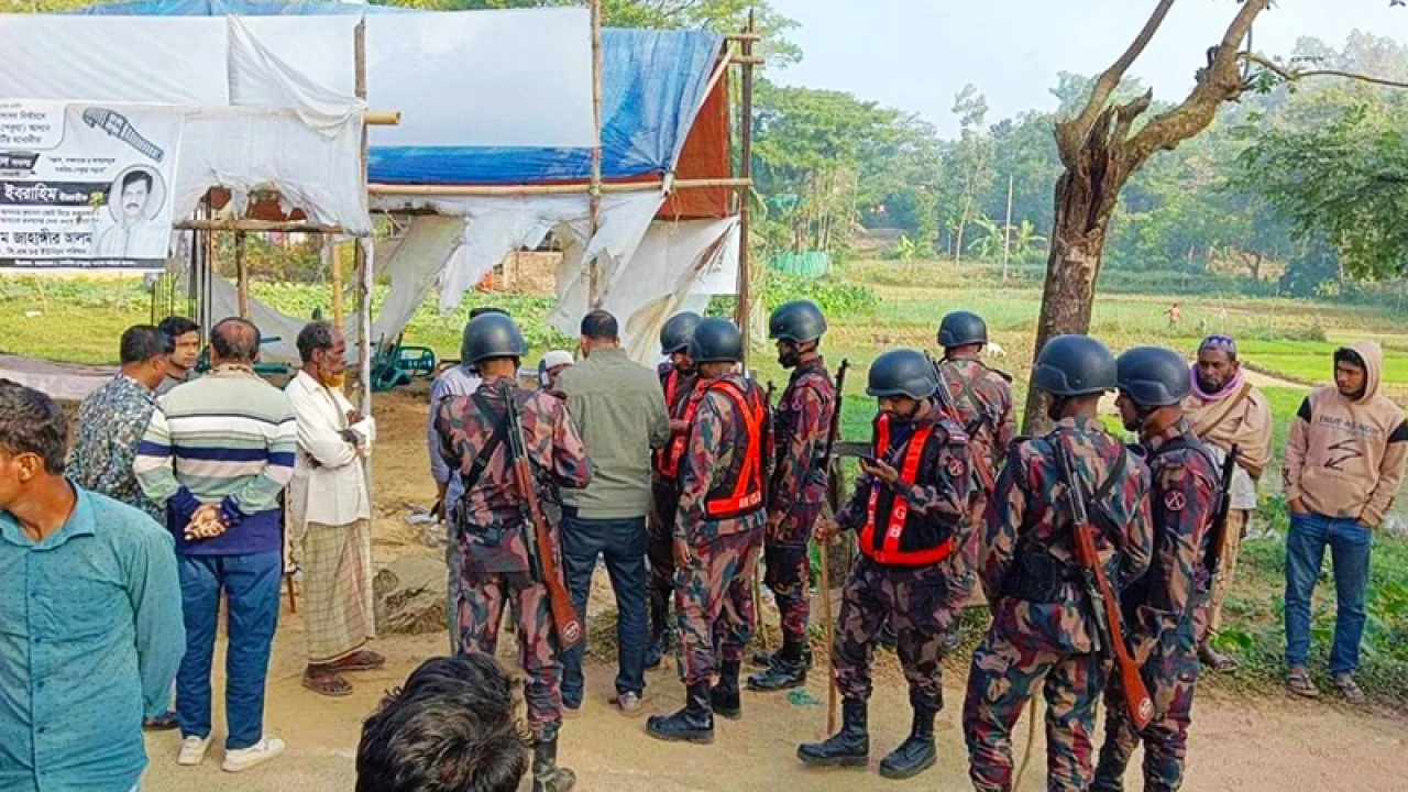 সৈয়দ ইবরাহিমের নির্বাচনী ক্যাম্পে আগুন, মচির ক্ষেতে পাহারাদার