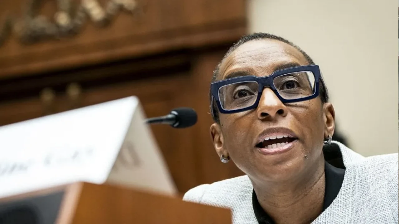 হার্ভার্ড ইউনিভার্সিটির প্রথম কৃষ্ণাঙ্গ প্রেসিডেন্টের পদত্যাগ