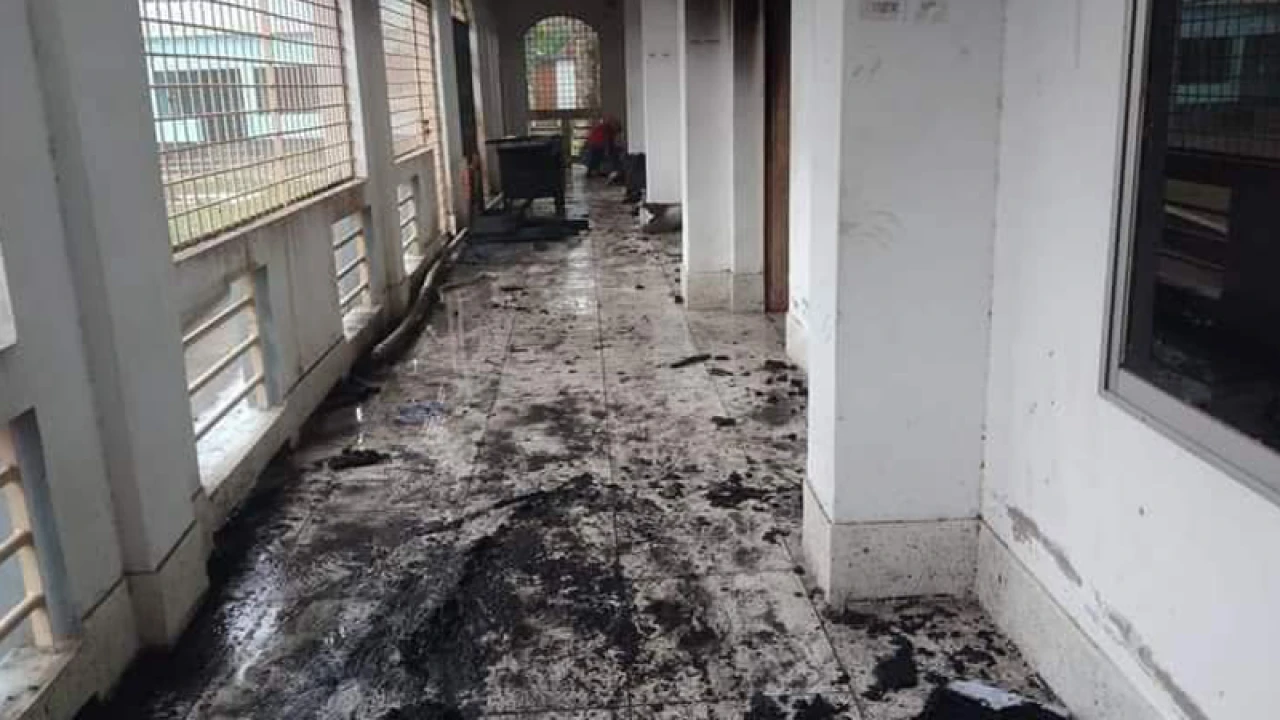 ফেনীতে ভোটকেন্দ্রে আগুন