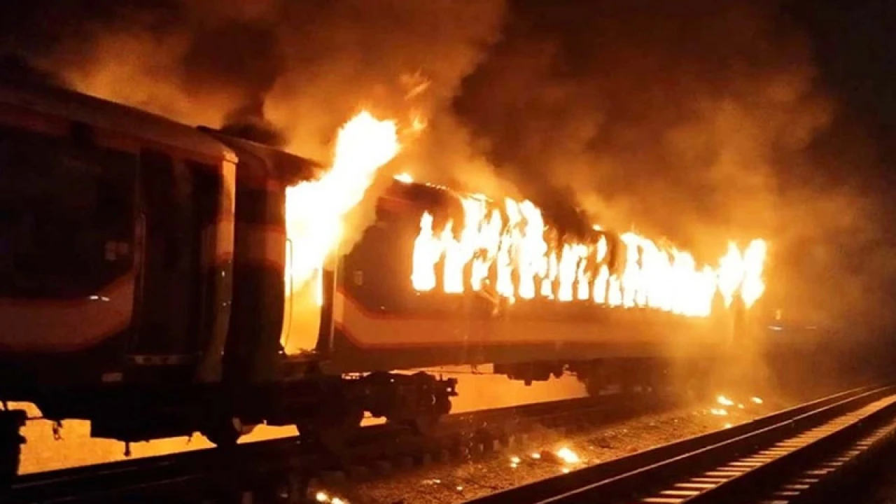 বেনাপোল এক্সপ্রেসে আগুনের ঘটনায় বিশেষ ক্ষমতা আইনে মামলা