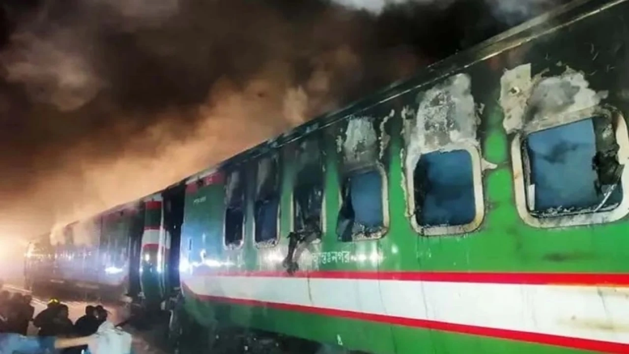 বেনাপোল এক্সপ্রেসে আগুন: আরও ২ জনকে শেখ হাসিনা বার্ন ইনস্টিটিউটে স্থানান্তর