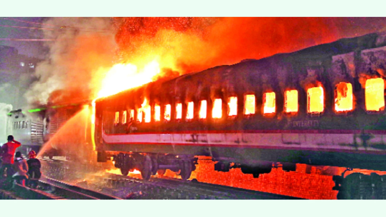 বিভীষিকার সূত্রপাত ‘চ’ বগি থেকে