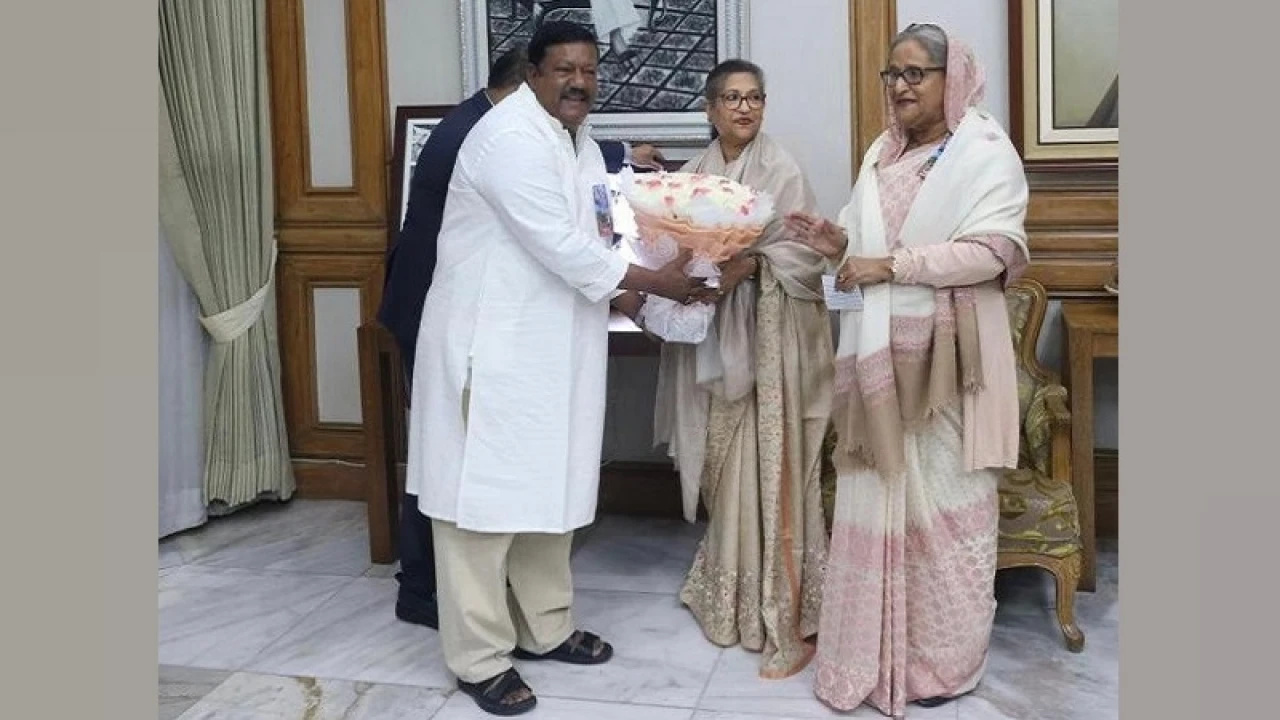 আনুষ্ঠানিকভাবে আ. লীগে যোগ দিলেন কবির বিন আনোয়ার