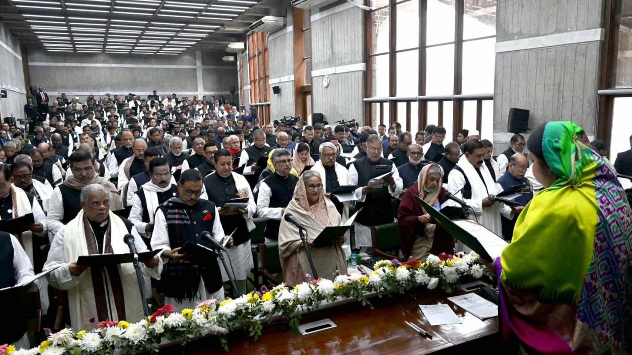 শপথ নিলেন আ. লীগের নবনির্বাচিত সংসদ সদস্যরা