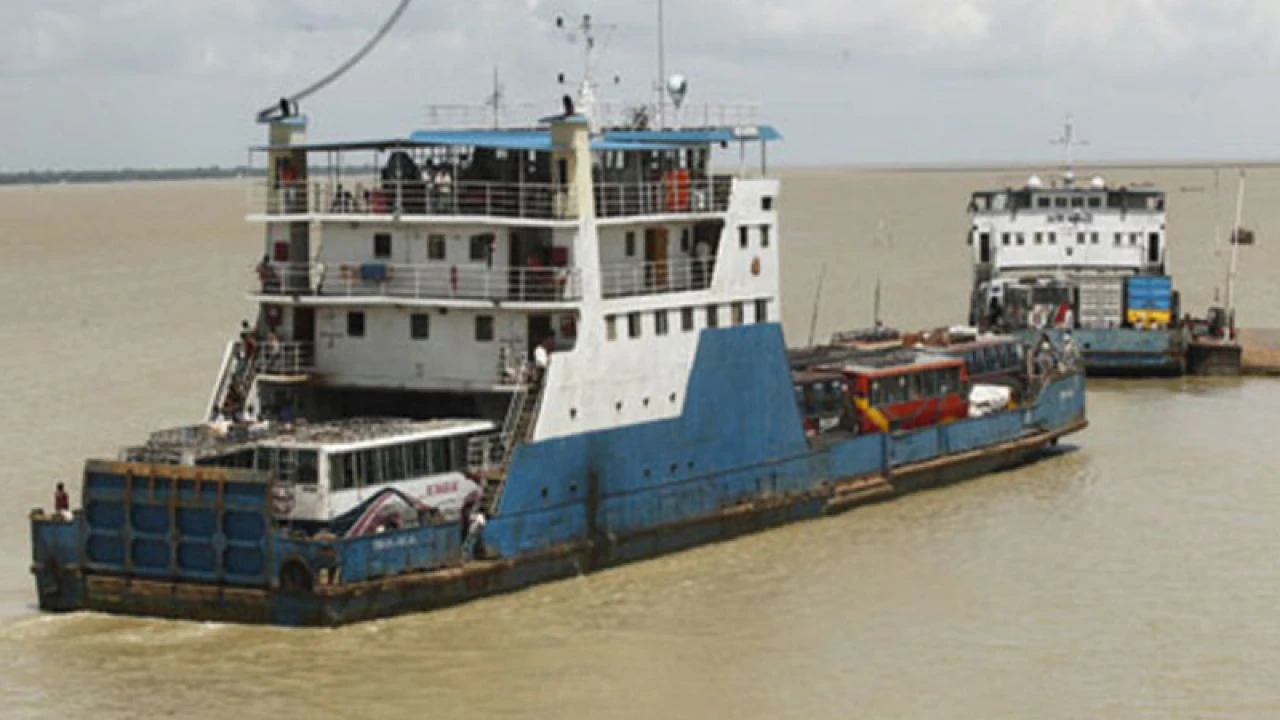 ৮ ঘণ্টা পর দৌলতদিয়া-পাটুরিয়ায় ফেরি চলাচল শুরু