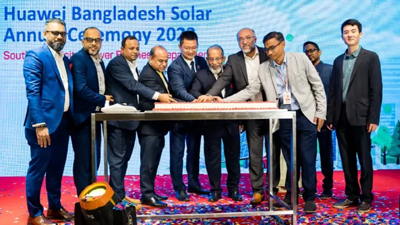 বছরে বাংলাদেশে ৭২টির বেশি সোলার পাওয়ার প্রকল্প বাস্তবায়ন করেছে হুয়াওয়ে