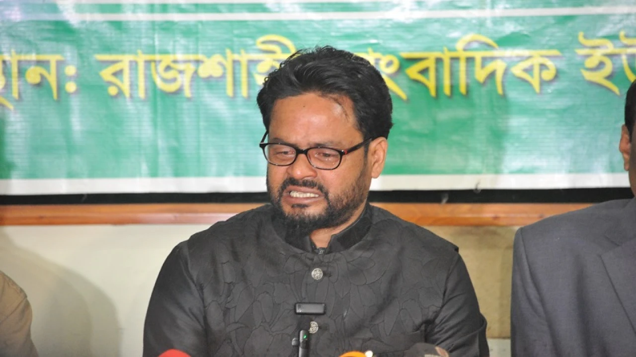 সংবাদ সম্মেলনে কাঁদলেন স্বতন্ত্র প্রার্থী