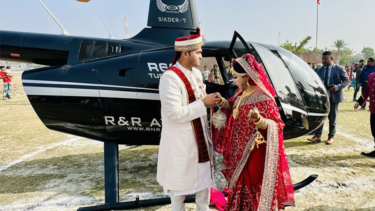 বাবার ইচ্ছা পূরণে নববধূকে হেলিকপ্টারে আনলেন ছেলে