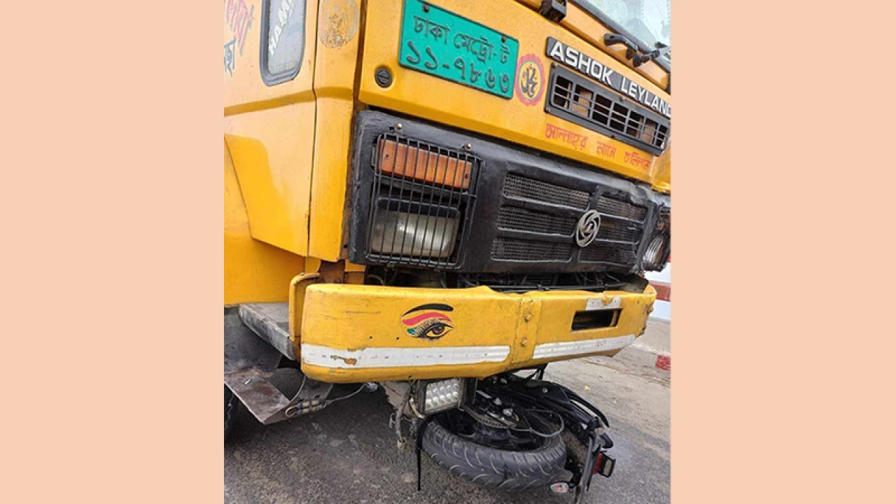 ট্রাকের ধাক্কায় মোটরসাইকেল আরোহী দুই কলেজছাত্র নিহত