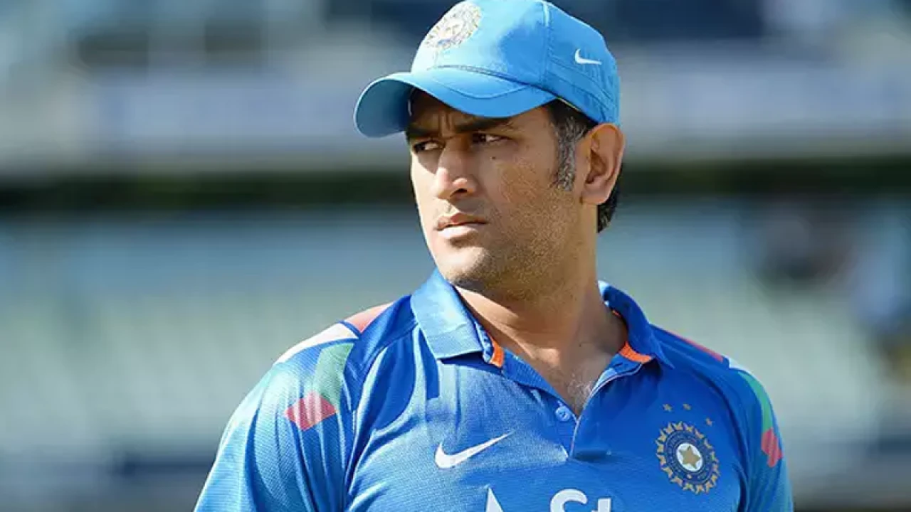 ধোনির বিরুদ্ধে মানহানির মামলা, ক্ষতিপূরণ দাবি