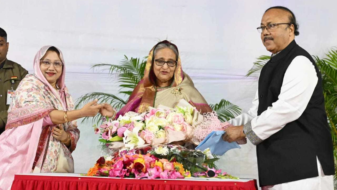 প্রধানমন্ত্রীকে রাসিক মেয়রের অভিনন্দন