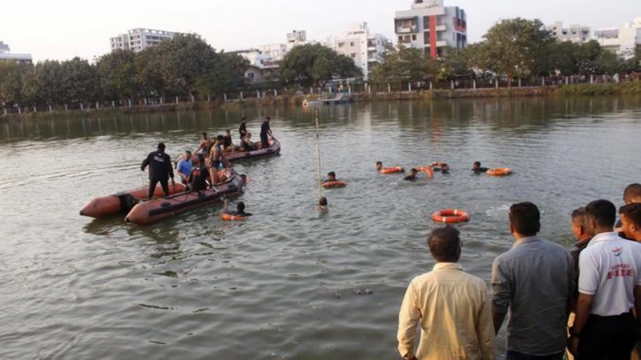 পিকনিকে গিয়ে নৌকা উল্টে শিক্ষার্থীসহ নিহত ১৬