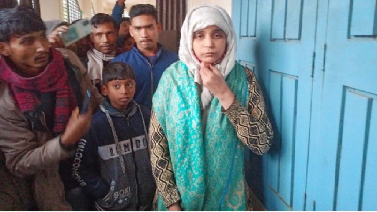 ‘দাফনের’ ৭ মাস পর স্বামীসহ বাড়ি ফিরলেন ববি, অতঃপর...