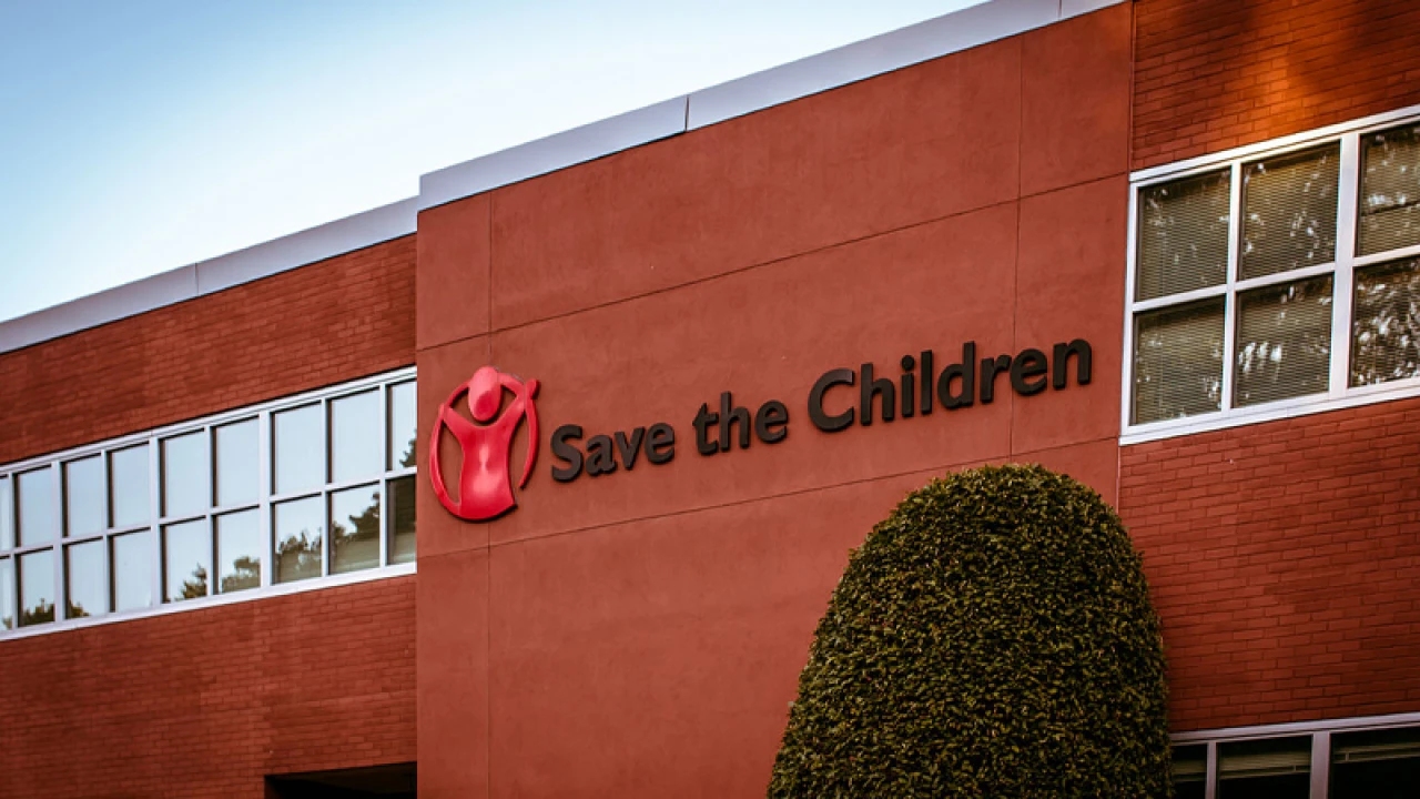 পরিচালক নিচ্ছে সেভ দ্য চিলড্রেন