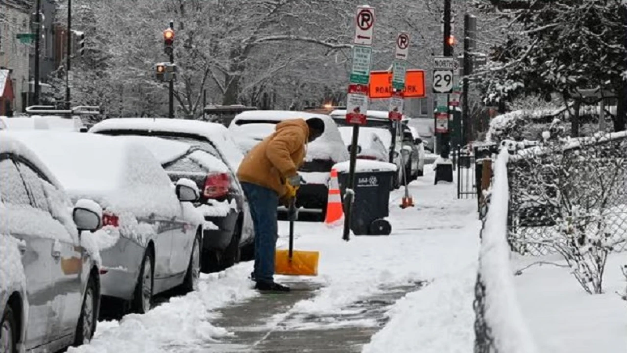 তীব্র শীতে তুষারঝড়ে যুক্তরাষ্ট্রে ৫৫ জনের প্রাণহানি