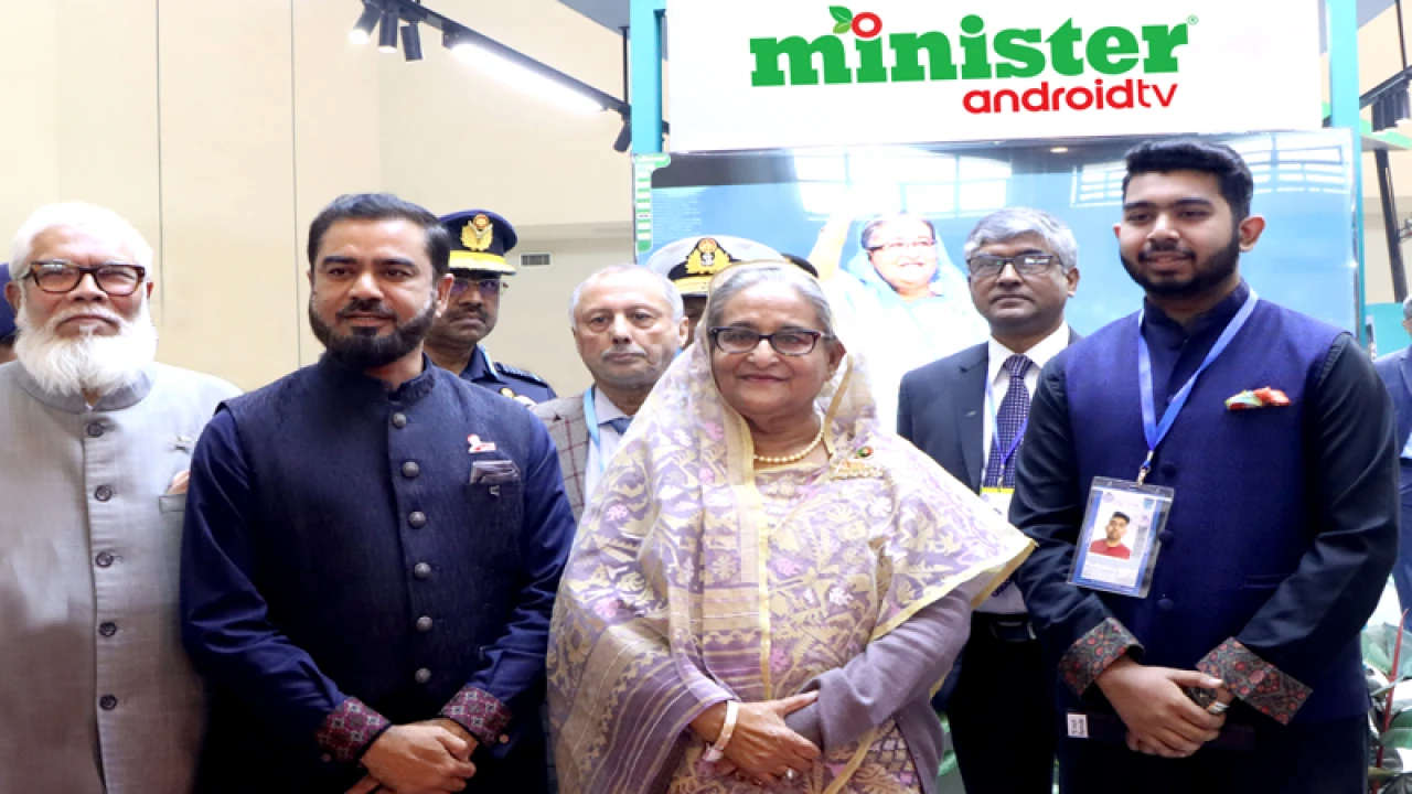 বাণিজ্যমেলায় মিনিস্টার গ্রুপের প্যাভিলিয়ন পরিদর্শনে প্রধানমন্ত্রী