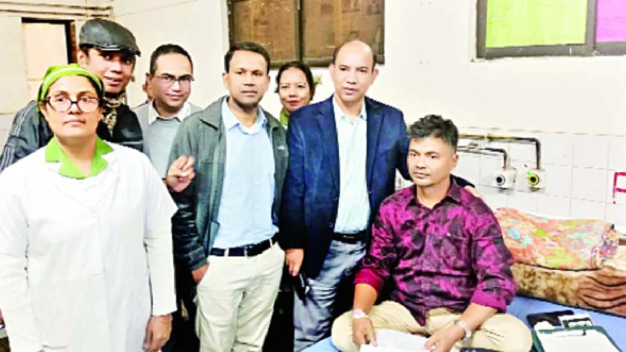 দেশে প্রথমবার হার্টের রিং পরাল রোবট