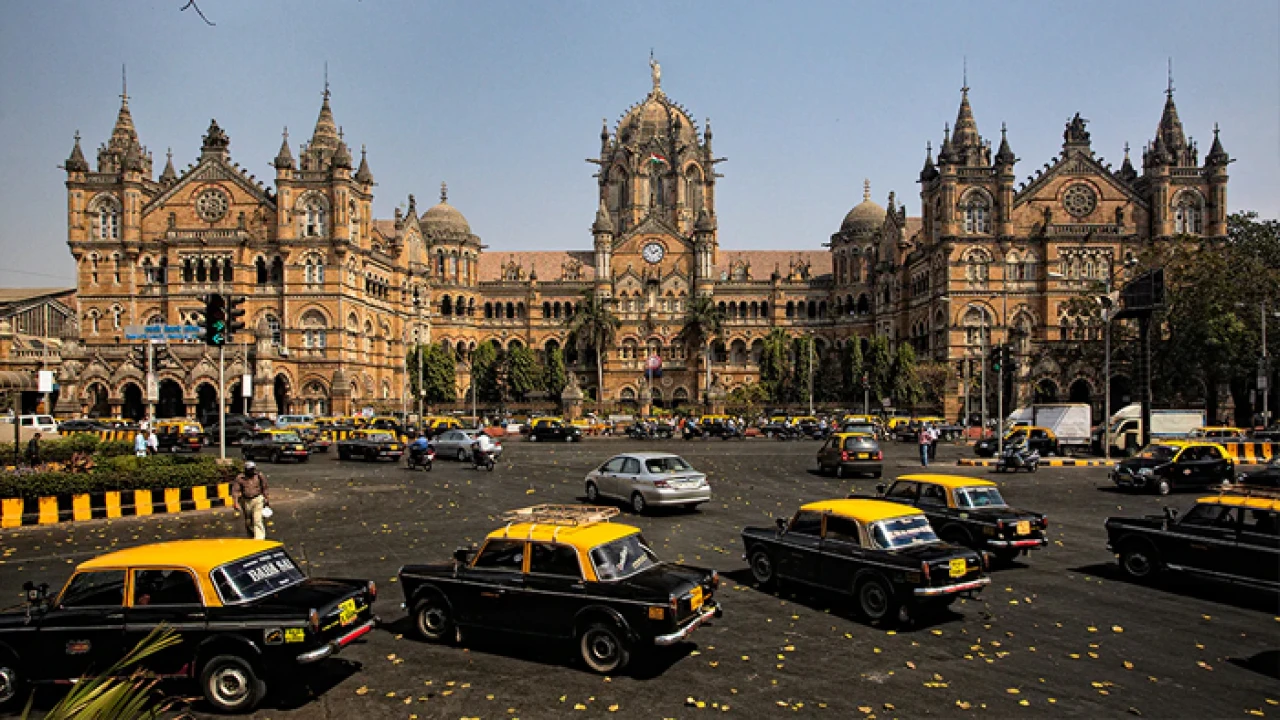 ভয়াবহ বায়ুদূষণের কবলে ভারত, ঢাকার অবস্থান কত?