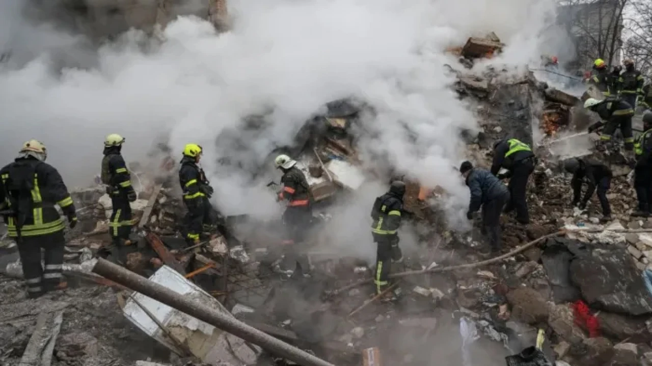 ধ্বংসস্তূপের নিচে বহু মানুষ, নিহত ১৮